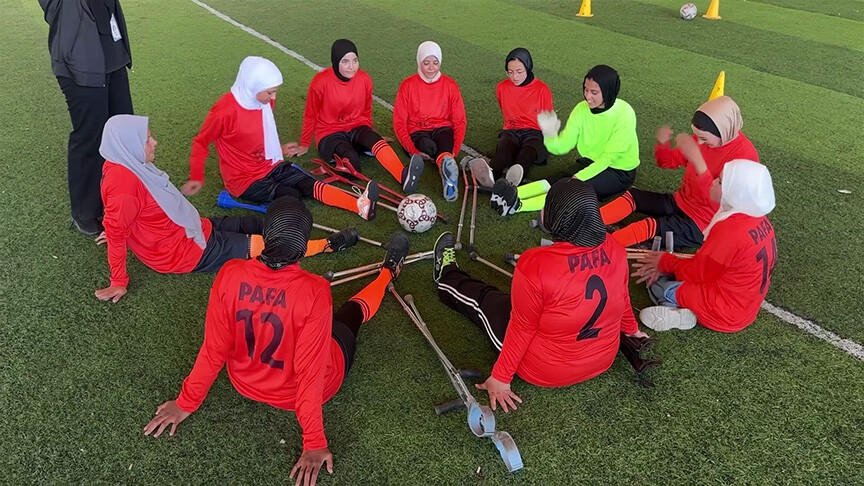 مع انطلاق مونديال 2026.... مبتورات أطراف بغزة يطاردن حلم كرة القدم